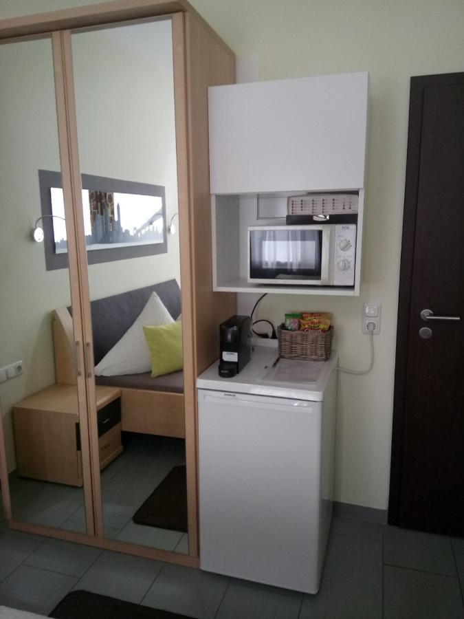 Vilseck Cafe Und Pension Ringer מראה חיצוני תמונה