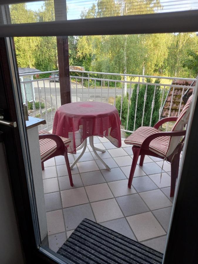 Vilseck Cafe Und Pension Ringer מראה חיצוני תמונה